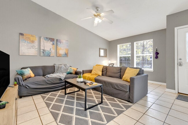 Building Photo - 309 Cactus St