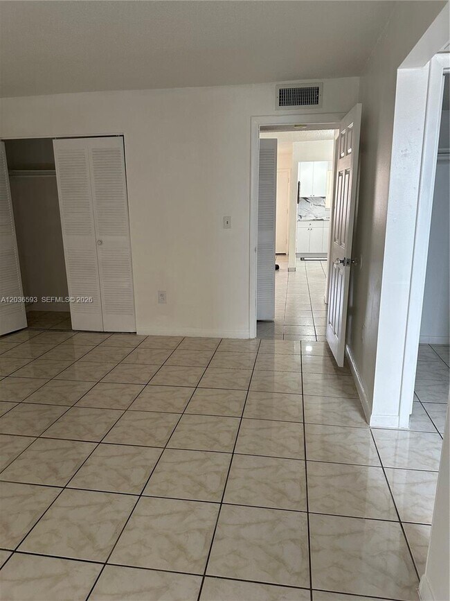 Foto del edificio - 1855 W 60th St