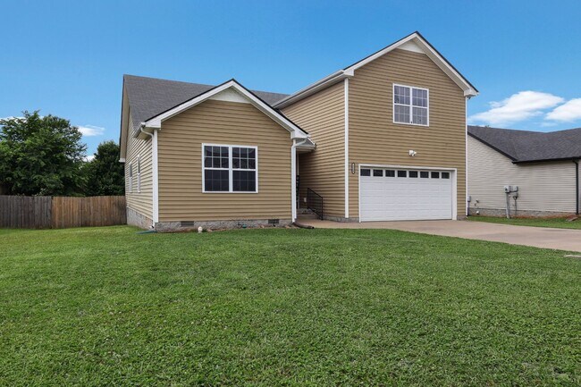 Building Photo - Pet Friendly Three Bedroom with Bonus!