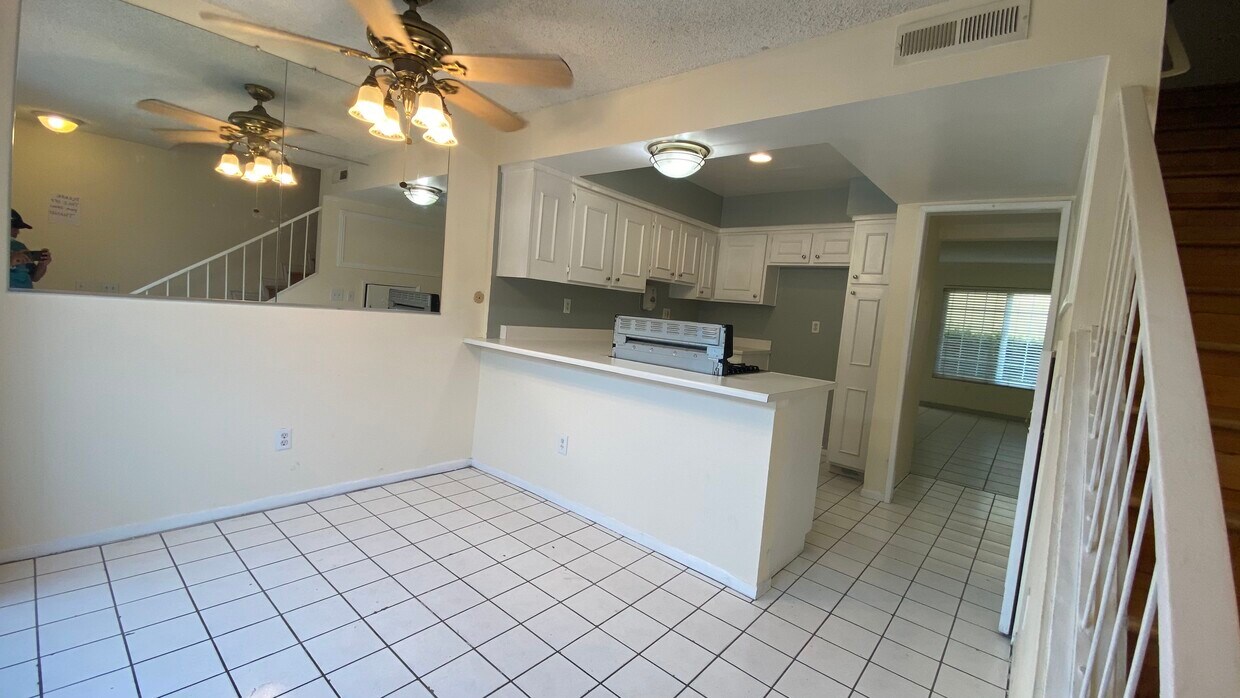 Kitchen - 10065 De Soto Ave
