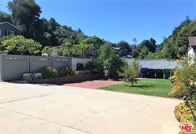 Building Photo - 4009 BEVERLY Glen