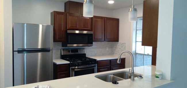 Building Photo - 2023 Barnsley Ln