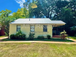 Building Photo - 208 Bradley Dr