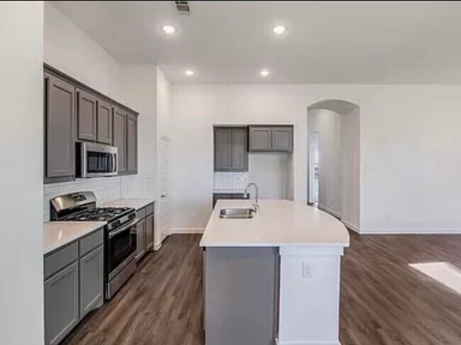Building Photo - 1706 Cherrybrook Ln