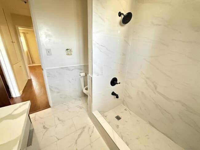 Building Photo - 4580 Hamilton St