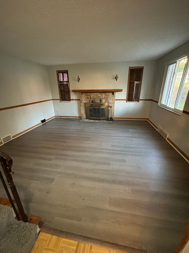 Building Photo - Newly Renovated 3 Bedroom Home! - Bethel Park