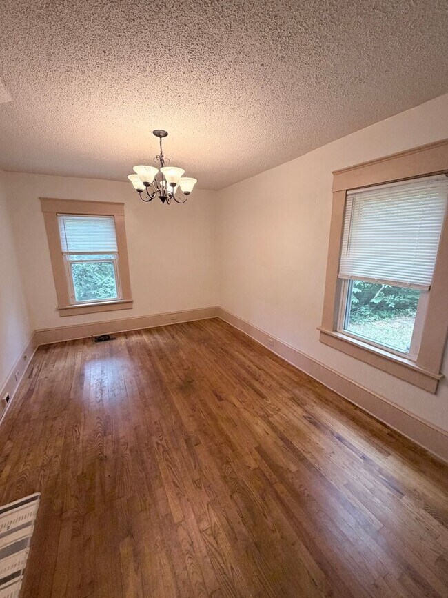 Foto del edificio - Available Now! River Arts District. 2 bedrooms/1 bathroom