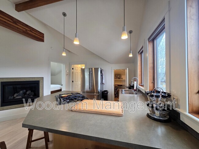 Foto del edificio - 4461 Waters St