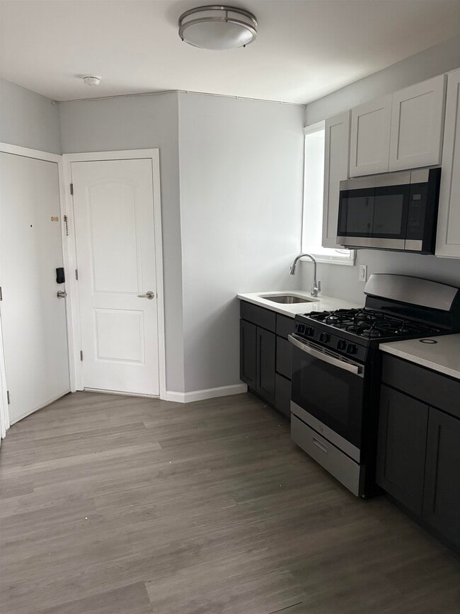 Building Photo - 17 Teaneck Rd