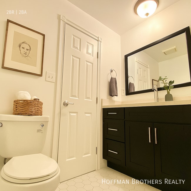 Building Photo - 2106 S Bentley Ave