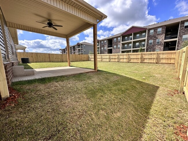Building Photo - 804 Lillian Grace Dr