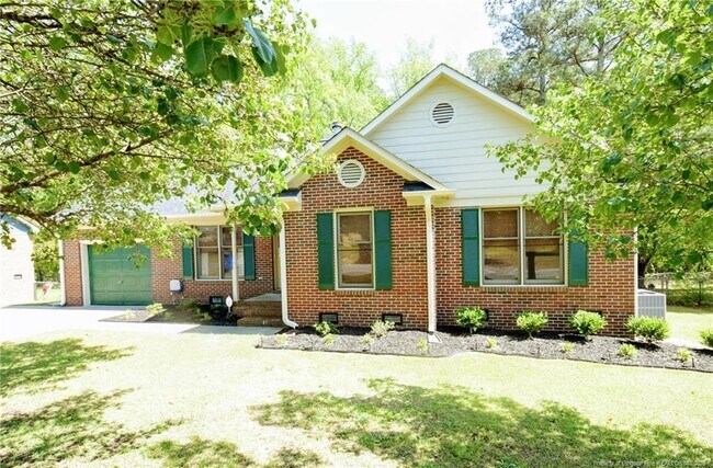 Foto del edificio - 5050 Summer Ridge Rd