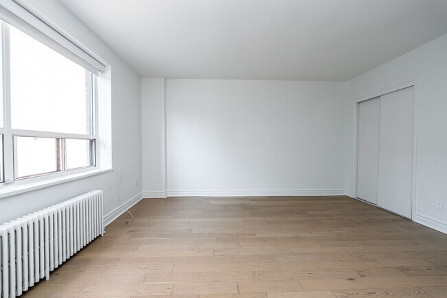 Photo du bâtiment - 55 Hendrick Ave