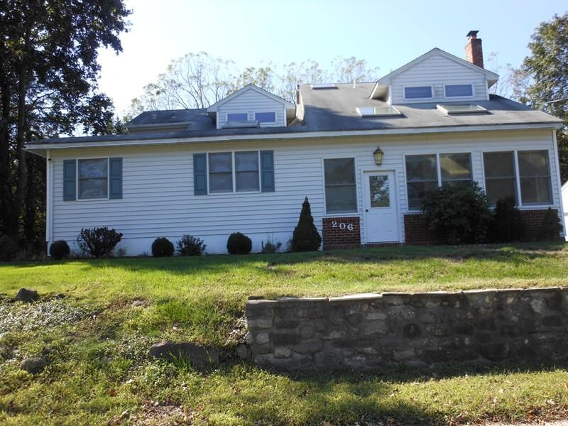 Foto principal - 206 Ryerson Rd