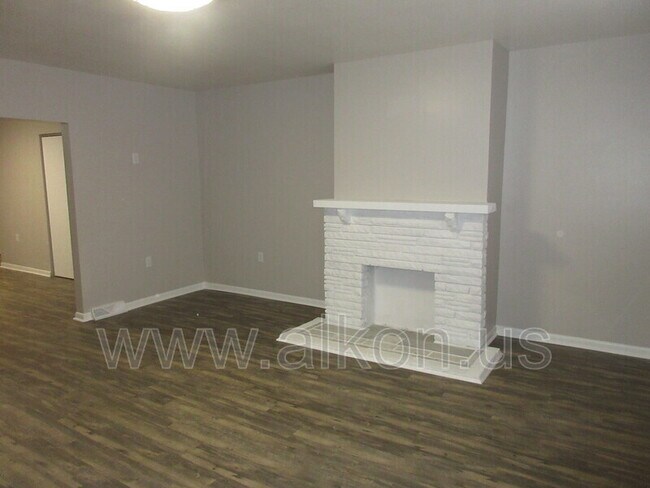 Building Photo - 2128 Eccles St