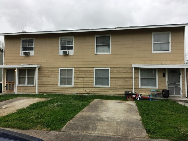 Front View - 3208 Wildwood St