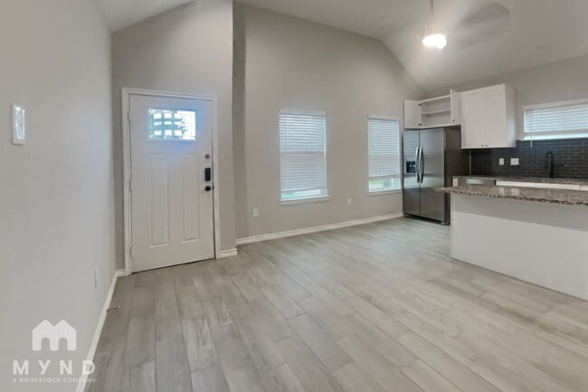 Foto del edificio - 16855 Balmoral St