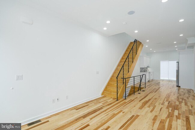 Building Photo - 1450 S 27th St