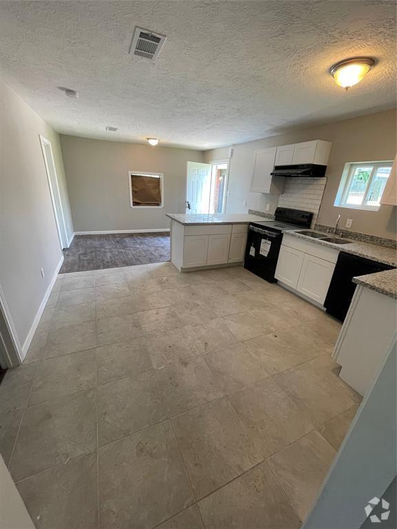 Building Photo - 5006 Ridgeway Dr