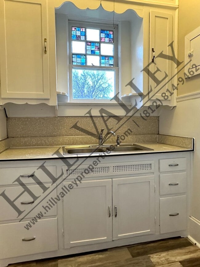 Building Photo - Two Bedroom Home in East Side Location