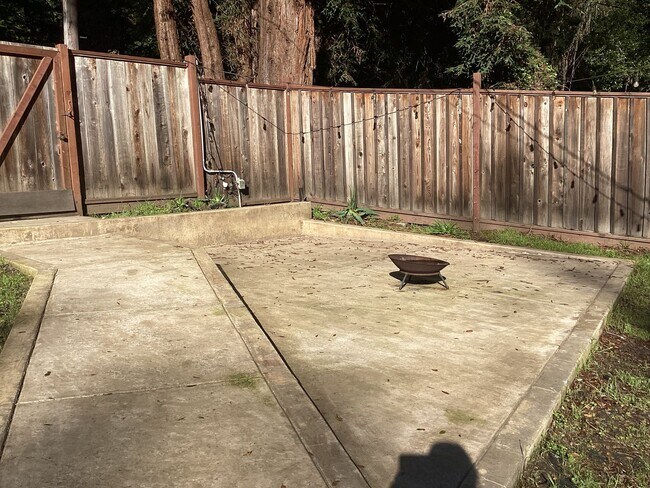 Foto del edificio - Desirable Soquel Location