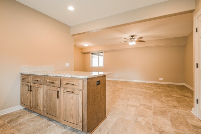 Isla de cocina - 246 W Grant St