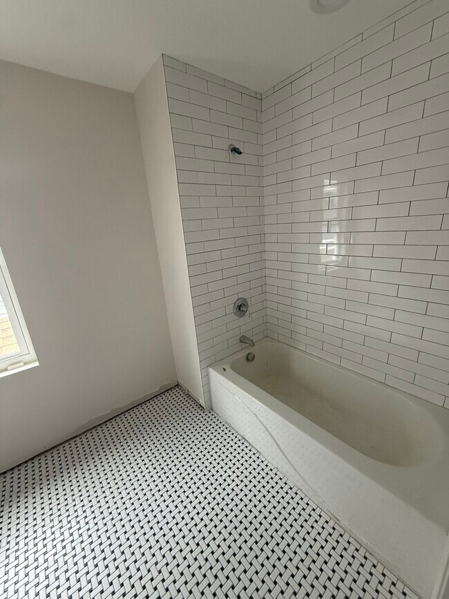 Foto del edificio - 3842 N Newcastle Ave