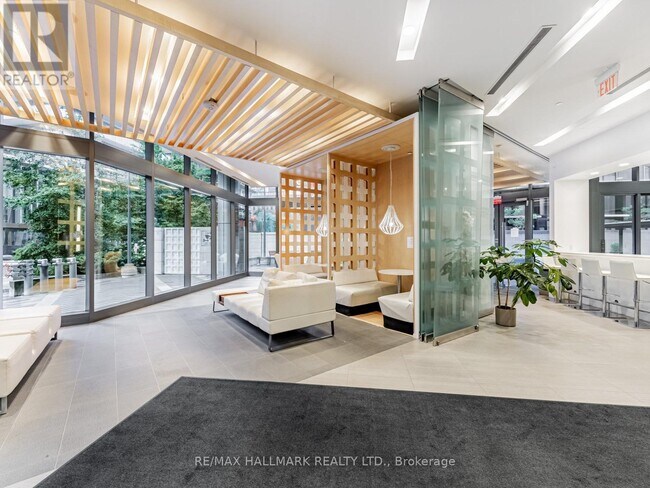 Building Photo - 45 Charles St E