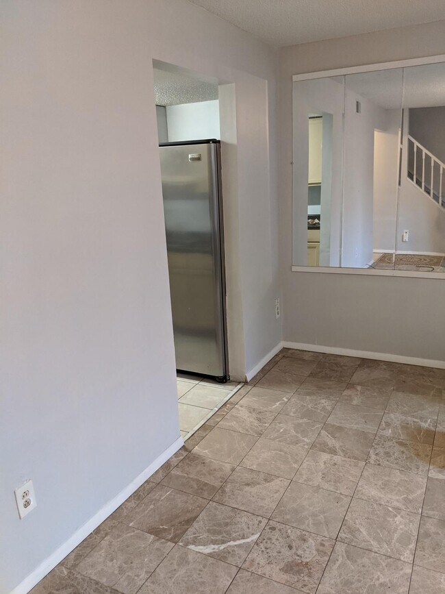 Foto del edificio - 8236 Knights Bridge Rd