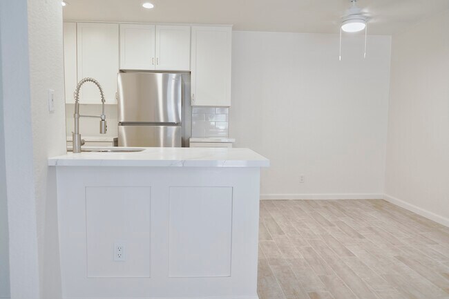 Foto del edificio - 21372 Brookhurst St