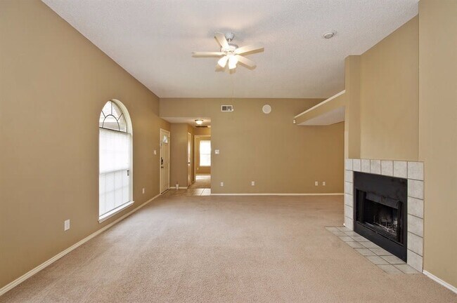 Building Photo - 6439 Royal Cedar Dr