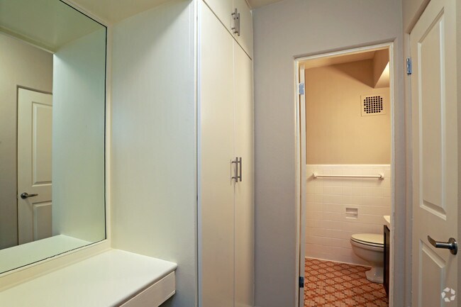 1HAB, 1BA - 585 ft² - Camellia Apartments