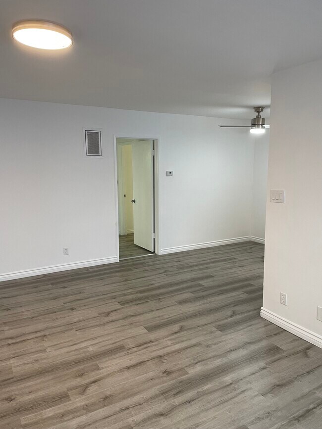 Living room - 11748 Kiowa Ave
