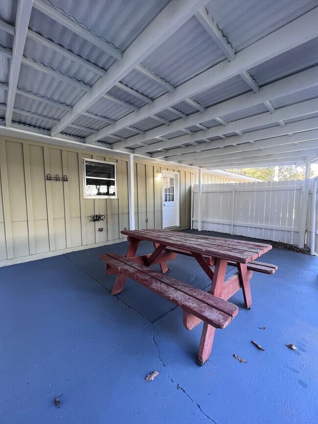 Building Photo - Large 4 bedroom, 2 bath home in Opelika!