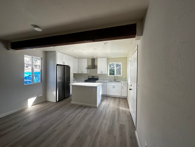 Building Photo - 1720 S Maple St