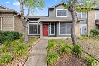 Building Photo - 1015 E Yager Ln