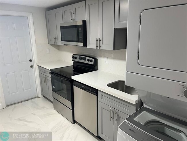 Building Photo - 8705 NW 38th Dr