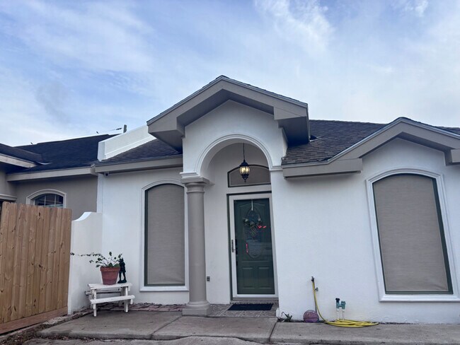 Foto del edificio - 1319 Jubilee Ave
