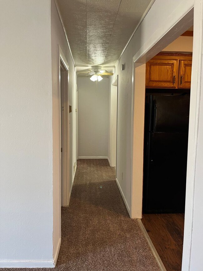 Building Photo - Handicap ramp 2bedrooms 1bath 1carport CH/A