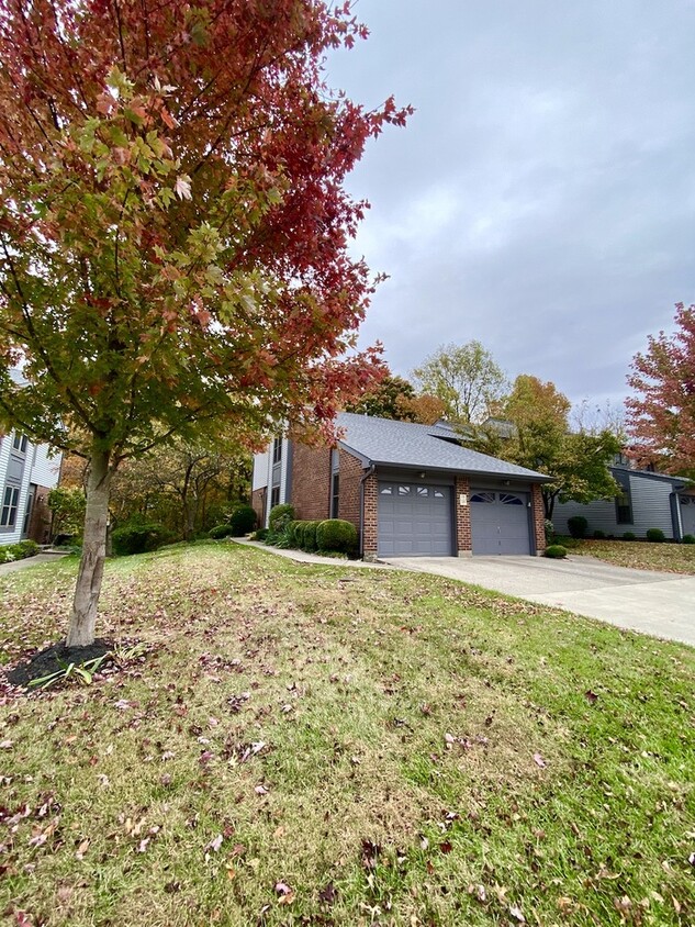 Primary Photo - 218 Shaker Heights Ln