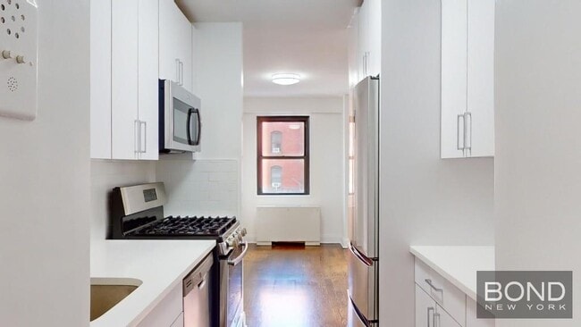 Building Photo - 401 E 88th St
