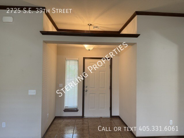 Building Photo - 2725 SE 39th St