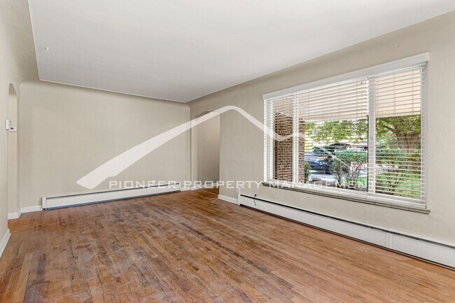 Foto del edificio - Charming Home with Washer/Dryer and Fenced...
