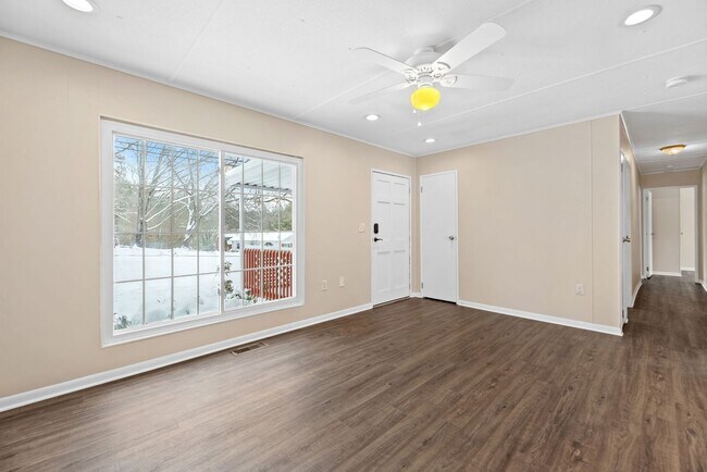 Building Photo - 3 bedroom, 2 bath rancher in West Knoxville!