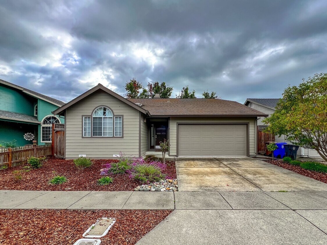 Primary Photo - Charming Single-Level Three-Bedroom Napa Home