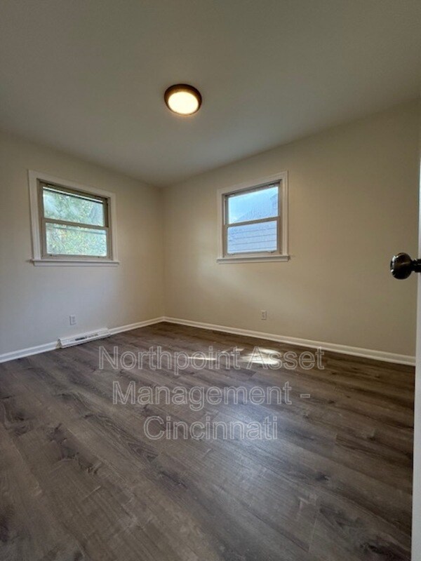 Building Photo - 2567 Belhaven Dr