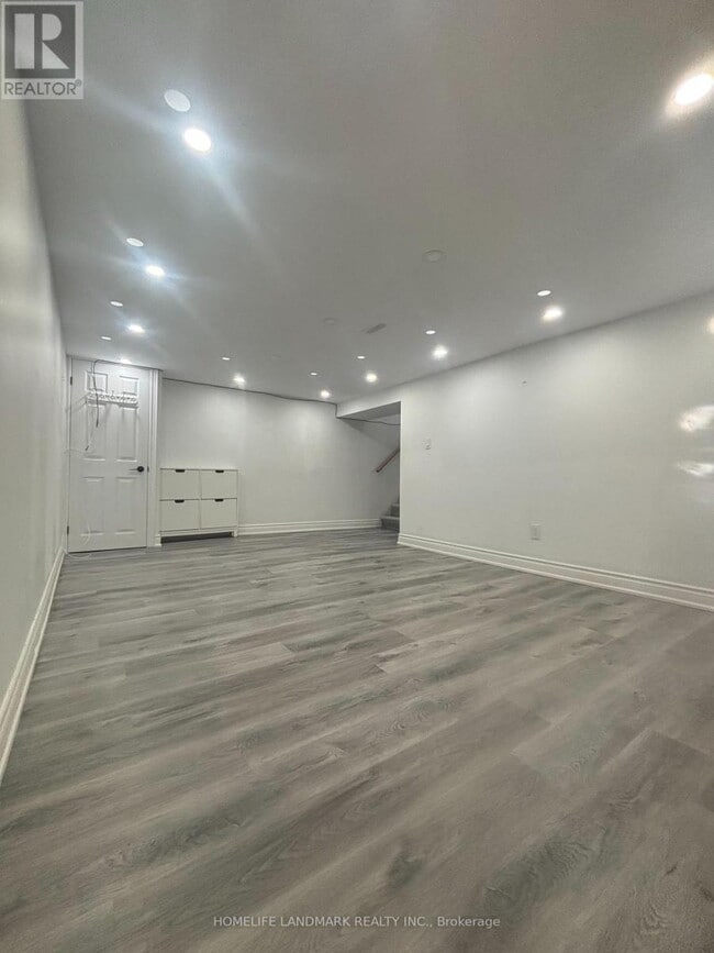 Building Photo - 45 Southlawn Dr