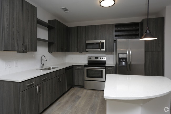 Interior Photo - z-60825-The Patton