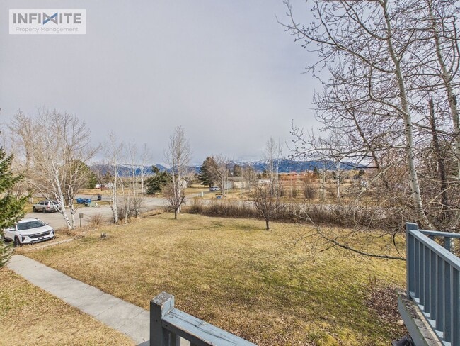 Foto del edificio - 3 Bedroom off East Valley Center!