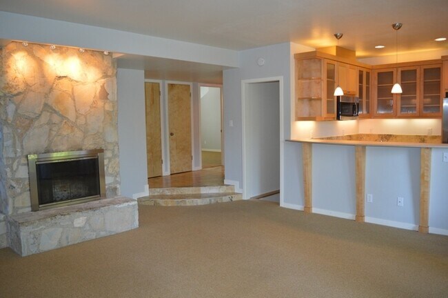 Foto del edificio - Spacious Two-Story Duplex Near Caledonia